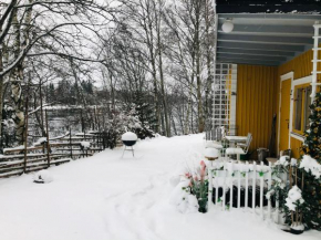 Apple tree cabin with river views